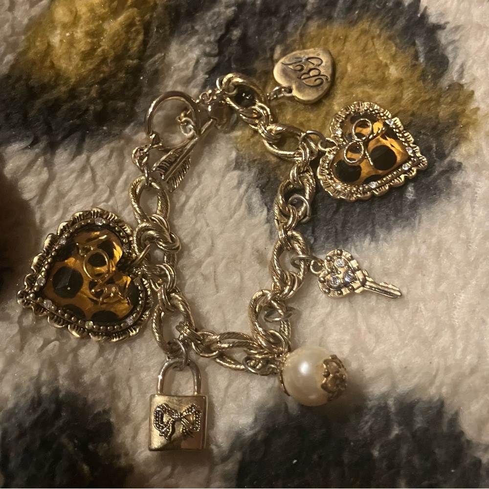 Betsey Johnson Gold Leopard Heart Charm Bracelet - Picture 7 of 7